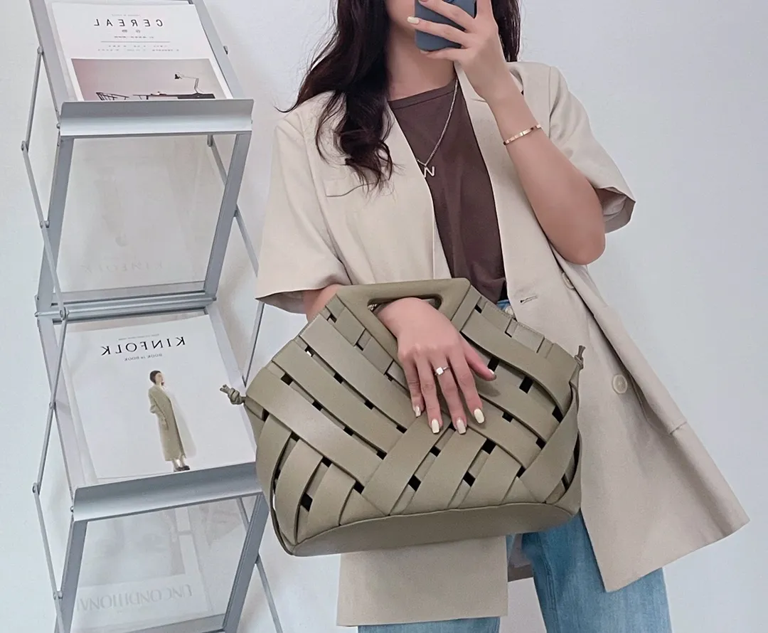 #自家小小子 Upper Body Picture Reference Brown-gray is a very high-end light color and is suitable for all seasons.